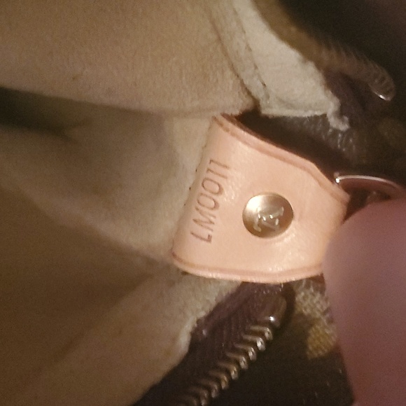 Authentic Louis Vuitton Looping GM - Picture 3 of 3